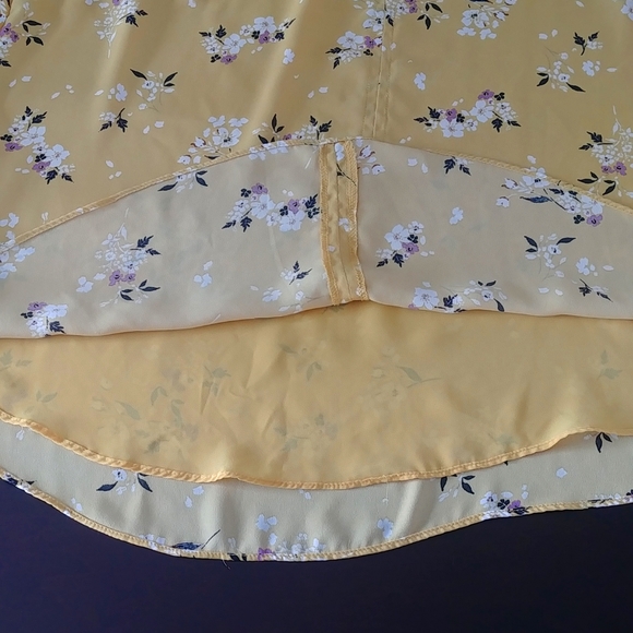 H&M Ladies Floral Design Light Shirt - Picture 7 of 9